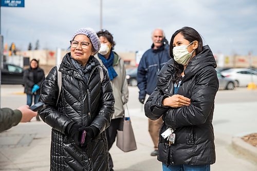 MIKAELA MACKENZIE / WINNIPEG FREE PRESS

Leilane Espinosa (left) and her daughter Libertine Espinosa wait in line during the early opening for seniors and front-line workers to buy hand sanitizer and N95 masks at Showcase at Polo Park mall in Winnipeg on Wednesday, April 1, 2020. For Eva Wasney story.
Winnipeg Free Press 2020