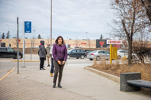 MIKAELA MACKENZIE / WINNIPEG FREE PRESS

Physiotherapist Shreya Mehta lines up to buy hand sanitizer and N95 masks at Showcase at Polo Park mall in Winnipeg on Wednesday, April 1, 2020. For Eva Wasney story.
Winnipeg Free Press 2020