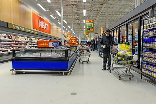 JESSE BOILY / WINNIPEG FREE PRESS
Shoppers in Superstore on Sargent Ave. on Wednesday, April 1, 2020.
Reporter: Julia-Simone Rutgers
