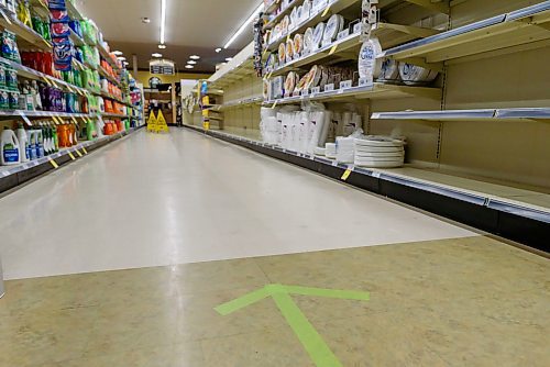 JESSE BOILY / WINNIPEG FREE PRESS
Safeway on Ness Ave. has arrows on the floor to direct costumers one way down aisles to aid in social distancing on Wednesday, April 1, 2020. 
Reporter: Julia-Simone Rutgers