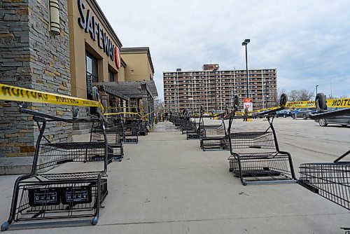 JESSE BOILY / WINNIPEG FREE PRESS
Safeway on Ness Ave. have carts lined up to help control lineups and keep their costumers at a distance from each other on Wednesday, April 1, 2020.
Reporter: Julia-Simone Rutgers