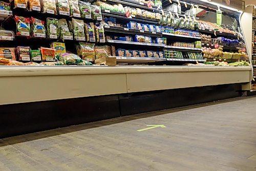 JESSE BOILY / WINNIPEG FREE PRESS
Safeway on Ness Ave. has arrows on the floor to direct costumers one way down aisles to aid in social distancing on Wednesday, April 1, 2020. 
Reporter: Julia-Simone Rutgers