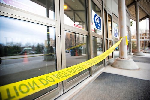 MIKAELA MACKENZIE / WINNIPEG FREE PRESS

Signage and tape denoting staff and patient entrances at the St. Boniface Hospital in Winnipeg on Wednesday, April 1, 2020. New staff screening measures are being put into place today.
Winnipeg Free Press 2020