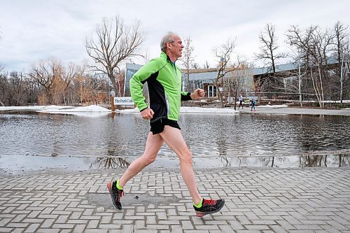 Daniel Crump / Winnipeg Free Press
Bob Cox, pictured during a run at Assiniboine Park, uses an app called Strava to keep track of his runs and interact with other runners using the app. April 1, 2020.