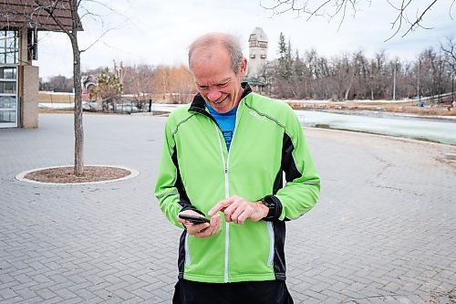 Daniel Crump / Winnipeg Free Press
 Bob Cox, pictured during a run at Assiniboine Park, uses an app called Strava to keep track of his runs and interact with other runners using the app. April 1, 2020.