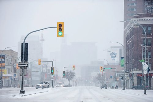 MIKAELA MACKENZIE / WINNIPEG FREE PRESS

Snow obscures the buildings on a quiet Portage Avenue heading into downtown Winnipeg on Thursday, April 2, 2020. Standup.
Winnipeg Free Press 2020