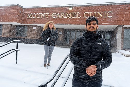 JESSE BOILY / WINNIPEG FREE PRESS
Fenil Vekaria, right, and Sherri Derksen are volunteer greeters at the Mount Carmel Clinic stop for a picture on Thursday, April 2, 2020. They help screen people before getting tested for COVID-19 tests.
Reporter: Aaron Epp