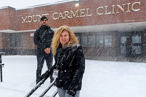 JESSE BOILY / WINNIPEG FREE PRESS
Fenil Vekaria, left, and Sherri Derksen are volunteer greeters at the Mount Carmel Clinic stop for a picture on Thursday, April 2, 2020. They help screen people before getting tested for COVID-19 tests.
Reporter: Aaron Epp