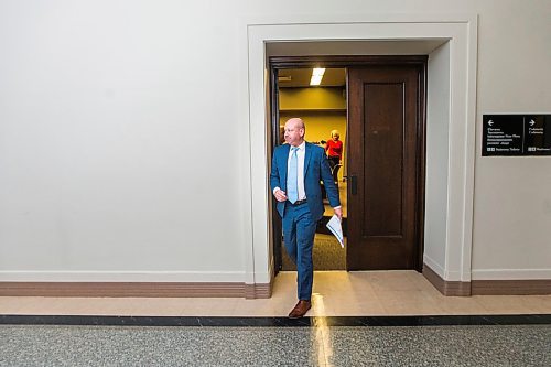 MIKAELA MACKENZIE / WINNIPEG FREE PRESS

Dr. Brent Roussin, chief provincial public health officer walks out after giving the province's COVID-19 update at the Manitoba Legislative Building in Winnipeg on Thursday, April 2, 2020. Standup.
Winnipeg Free Press 2020