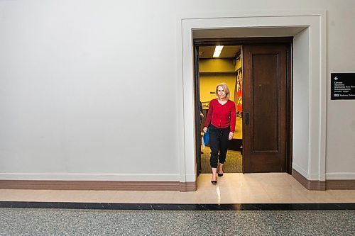 MIKAELA MACKENZIE / WINNIPEG FREE PRESS

Lanette Siragusa, chief nursing officer for Shared Health, walks out after giving the province's COVID-19 update at the Manitoba Legislative Building in Winnipeg on Thursday, April 2, 2020. Standup.
Winnipeg Free Press 2020