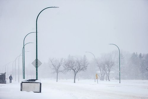 MIKAELA MACKENZIE / WINNIPEG FREE PRESS

A lone pedestrian on Grant Avenue by the Kapyong barracks in Winnipeg on Thursday, April 2, 2020. Standup.
Winnipeg Free Press 2020