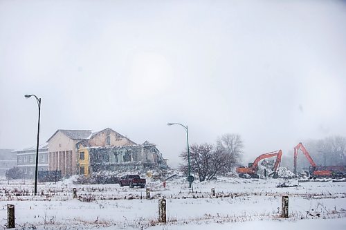 MIKAELA MACKENZIE / WINNIPEG FREE PRESS

Demolition at the Kapyong barracks in Winnipeg on Thursday, April 2, 2020. Standup.
Winnipeg Free Press 2020