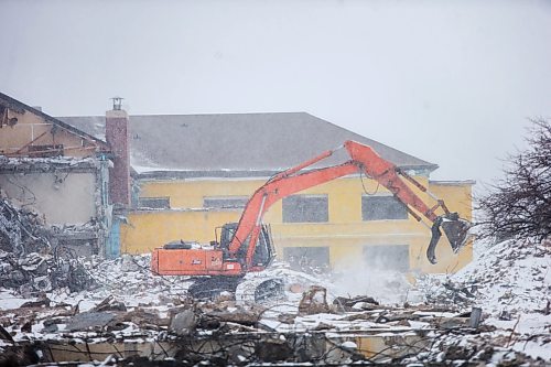 MIKAELA MACKENZIE / WINNIPEG FREE PRESS

Demolition at the Kapyong barracks in Winnipeg on Thursday, April 2, 2020. Standup.
Winnipeg Free Press 2020