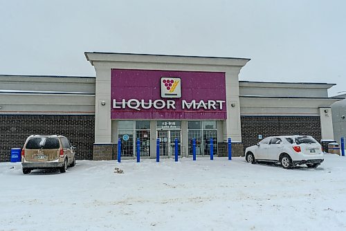 JESSE BOILY / WINNIPEG FREE PRESS
The Garden City Square Liquor Mart closed after an employee tested positive on March 28. Thursday, April 2, 2020.
Reporter:Danielle