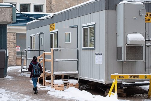 Mike Sudoma / Winnipeg Free Press
An employee at Health Science Centre makes their way towards a CoVid 19 screening facility Thursday evening
April 2, 2020