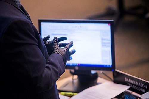 MIKAELA MACKENZIE / WINNIPEG FREE PRESS

Councillor Shawn Nason speaks, while wearing gloves, at a special meeting of city council at City Hall in Winnipeg on Friday, April 3, 2020. For Joyanne story.
Winnipeg Free Press 2020