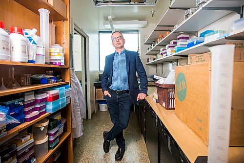 MIKAELA MACKENZIE / WINNIPEG FREE PRESS

Dr. Yoav Keynan, physician and scientific lead of the National Collaborating Centre for Infectious Diseases, poses for a portrait in his lab in Winnipeg on Friday, April 3, 2020. For Katie May story.
Winnipeg Free Press 2020