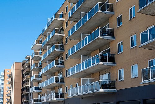 JESSE BOILY / WINNIPEG FREE PRESS
Apartment buildings along Grant Ave. on Friday, April 3, 2020. Many renters are facing difficulties as the COVID-19 pandemic puts more people out of work.
Reporter: Ben Waldman