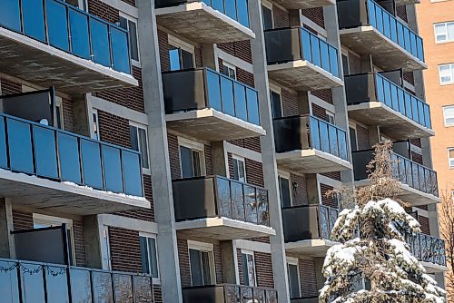 JESSE BOILY / WINNIPEG FREE PRESS
Apartment buildings along Grant Ave. on Friday, April 3, 2020. Many renters are facing difficulties as the COVID-19 pandemic puts more people out of work.
Reporter: Ben Waldman