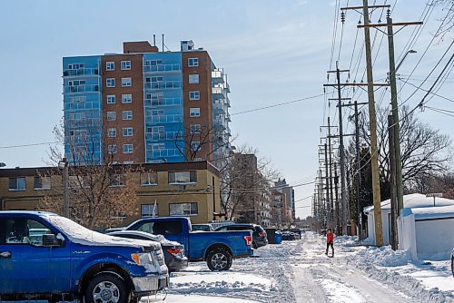 JESSE BOILY / WINNIPEG FREE PRESS
Apartment buildings along Grant Ave. on Friday, April 3, 2020. Many renters are facing difficulties as the COVID-19 pandemic puts more people out of work.
Reporter: Ben Waldman