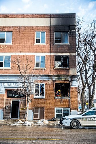 MIKAELA MACKENZIE / WINNIPEG FREE PRESS

The scene of an apartment fire on Sargent Avenue at Beverley Street in Winnipeg on Monday, April 6, 2020. For Maggie story.
Winnipeg Free Press 2020