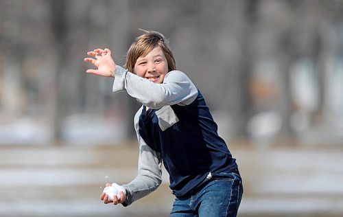 RUTH BONNEVILLE  /  WINNIPEG FREE PRESS 

LOCAL STANDUP 

Eight-year-old Louis (no last name provided)  winds up to throw a snowball at his dad while playing with his family at Provencher Park Monday.  


April 6th,   2020
