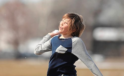 RUTH BONNEVILLE  /  WINNIPEG FREE PRESS 

LOCAL STANDUP 

Eight-year-old Louis (no last name provided)  winds up to throw a snowball at his dad while playing with his family at Provencher Park Monday.  


April 6th,   2020
