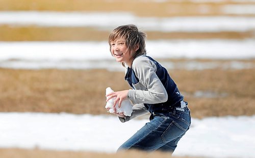 RUTH BONNEVILLE  /  WINNIPEG FREE PRESS 

LOCAL STANDUP 

Eight-year-old Louis (no last name provided)  winds up to throw a snowball at his dad while playing with his family at Provencher Park Monday.  


April 6th,   2020
