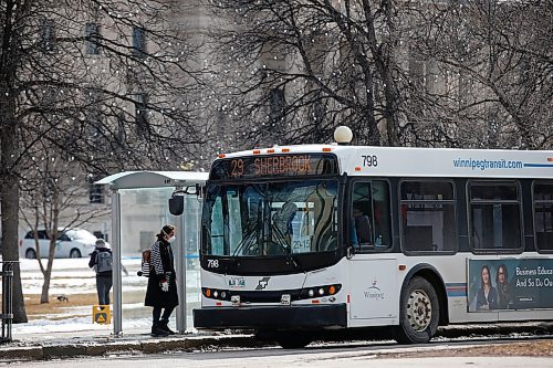 JOHN WOODS / WINNIPEG FREE PRESS
A masked person gets on a bus in front of the Manitoba Legislature in Winnipeg Monday, April 6, 2020. 

Reporter: ?