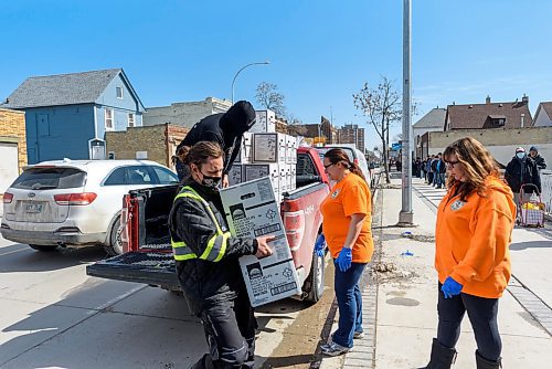 JESSE BOILY / WINNIPEG FREE PRESS
James Favel, top, Breigh Hicks, Holly Thomson, and Christina Coelho unload a plaete of eggs for the Bear Clan food bank on Tuesday. The Bear Clan food bank has seen up to 350 people daily showing up at their door. Tuesday, April 7, 2020.
Reporter: Eva Wasney