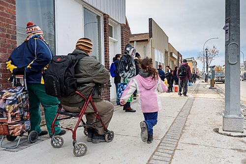 JESSE BOILY  / WINNIPEG FREE PRESS
A line up outside the Bear Clan food bank Tuesday. The Bear Clan food bank has seen up to 350 people daily showing up at their door. Tuesday, April 7, 2020.
Reporter: Eva Wasney