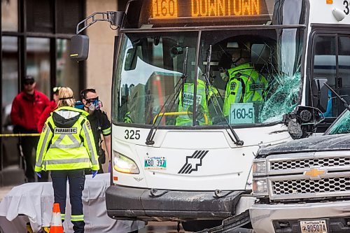 MIKAELA MACKENZIE / WINNIPEG FREE PRESS

Paramedics on the scene of an accident involving two city buses and a truck at Portage Avenue and Vaughan Street in Winnipeg on Tuesday, April 7, 2020. 
Winnipeg Free Press 2020