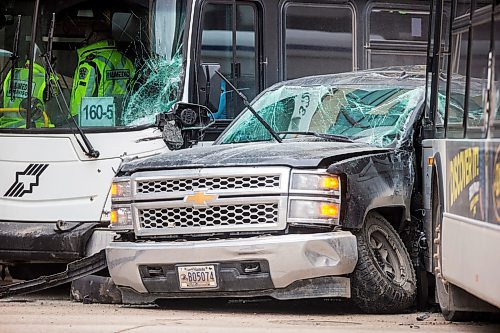 MIKAELA MACKENZIE / WINNIPEG FREE PRESS

An accident involving two city buses and a truck at Portage Avenue and Vaughan Street in Winnipeg on Tuesday, April 7, 2020. 
Winnipeg Free Press 2020