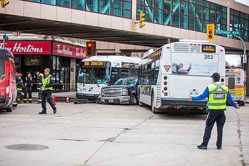 MIKAELA MACKENZIE / WINNIPEG FREE PRESS

An accident involving two city buses and a truck at Portage Avenue and Vaughan Street in Winnipeg on Tuesday, April 7, 2020. 
Winnipeg Free Press 2020