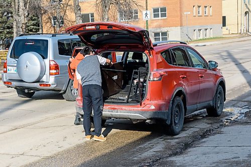 JESSE BOILY  / WINNIPEG FREE PRESS
David Le helps load one his sold desks into a persons car on Wednesday. Le has begun selling desks to help pay the bills of building. Wednesday, April 8, 2020.
Reporter: