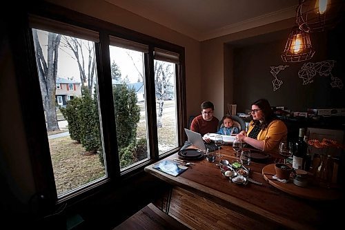 JOHN WOODS / WINNIPEG FREE PRESS
Jesse Marantz with wife Lauren and son Jack, 14 months, talk with family members on a laptop as they sit down at their COVID-19 isolated Passover Seder meal in Winnipeg Wednesday, April 8, 2020. 

Reporter: ?