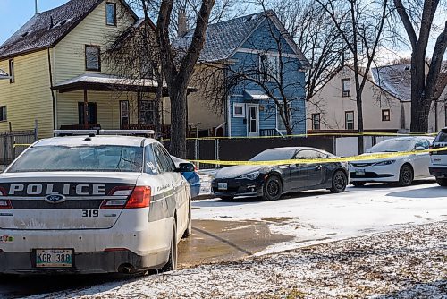 JESSE BOILY  / WINNIPEG FREE PRESS
Police are investigating a serious incident on the 300 block of Anderson Ave on Thursday. Thursday, April 9, 2020.
Reporter: Maggie Macintosh