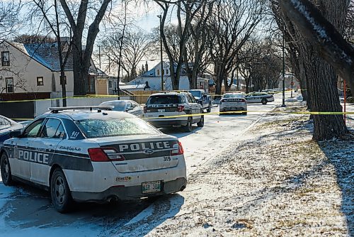 JESSE BOILY  / WINNIPEG FREE PRESS
Police are investigating a serious incident on the 300 block of Anderson Ave on Thursday. Thursday, April 9, 2020.
Reporter: Maggie Macintosh