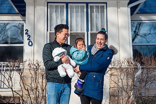 MIKAELA MACKENZIE / WINNIPEG FREE PRESS

Lauren and Geung Kroeker-Lee with their two-year-old, Sula, and 13-day-old, Lena, pose for a family photo by their new house in Wolseley in Winnipeg on Thursday, April 9, 2020.
Winnipeg Free Press 2020
