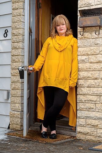 JESSE BOILY  / WINNIPEG FREE PRESS
Jane Testar, a Winnipeg actor and comedian has seen a decrease in work due to the pandemic, poses for a photo outside her home on Thursday. Thursday, April 9, 2020.
Reporter: Frances Koncan