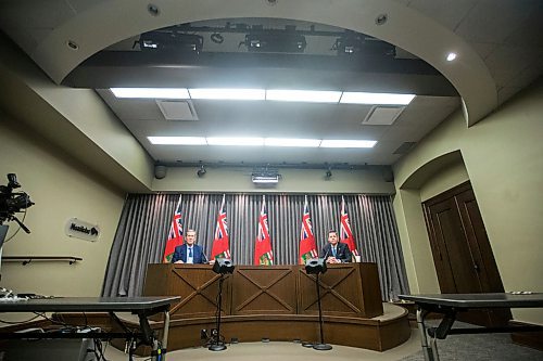 MIKAELA MACKENZIE / WINNIPEG FREE PRESS

Premier Brian Pallister (left) and Mayor Brian Bowman speak to the media about new measures to enforce public health orders in response to COVID-19 at the Manitoba Legislative Building in Winnipeg on Thursday, April 9, 2020.
Winnipeg Free Press 2020