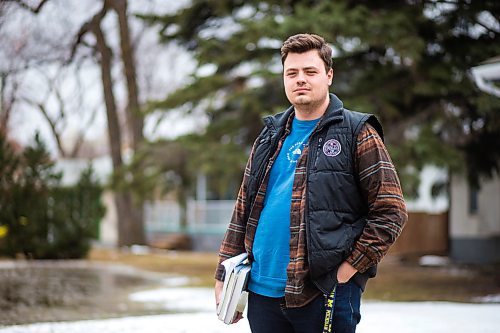 MIKAELA MACKENZIE / WINNIPEG FREE PRESS

Micah Doerksen, fourth-year student at U of W studying education, poses for a portrait in front of his parent's home in Winnipeg on Thursday, April 9, 2020.
Winnipeg Free Press 2020