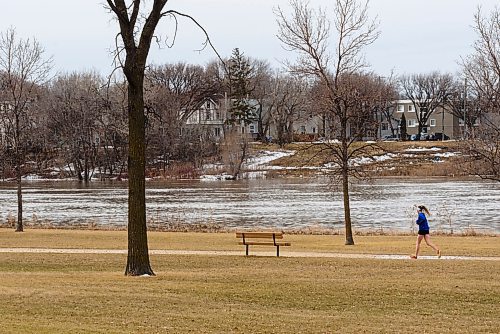 JESSE BOILY  / WINNIPEG FREE PRESS
A runner runs along a mostly open Lyndale Drive during Good Friday. Friday, April 10, 2020.
Reporter: