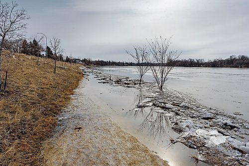 JESSE BOILY  / WINNIPEG FREE PRESS
A trail along Lyndale Drive is flooded over on Friday. Friday, April 10, 2020.
Reporter: