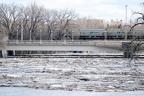 Daniel Crump / Winnipeg Free Press. High water levels and an ice jam on the Assiniboine River, seen looking east from the Donald Street bridge. April 11, 2020.