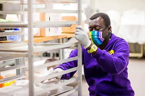 MIKAELA MACKENZIE / WINNIPEG FREE PRESS

Community organizer Raymond Ngabou serves up free lunch at Knox Church in Winnipeg on Wednesday, April 15, 2020. For Brenda Suderman story.
Winnipeg Free Press 2020