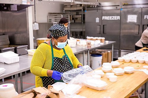 MIKAELA MACKENZIE / WINNIPEG FREE PRESS

Melrose Koineh packages up free lunches at the Knox Church community kitchen in Winnipeg on Wednesday, April 15, 2020. For Brenda Suderman story.
Winnipeg Free Press 2020