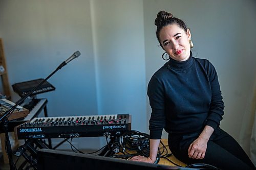 MIKAELA MACKENZIE / WINNIPEG FREE PRESS

Rayannah, the first musician in Manitoba Music's Live Streaming series, poses for a portrait in her home studio in Winnipeg on Wednesday, April 15, 2020. For Jen Zoratti story.
Winnipeg Free Press 2020