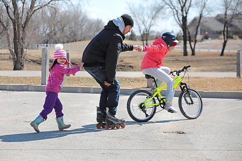 RUTH BONNEVILLE  /  WINNIPEG FREE PRESS 

Standup - rollerblade pull

Ten-year-old Chenigwa pulls her step dad, Andrew Courchene, on rollerblades as she rides her bike while her little sister, Melody (5yrs) pushes from behind while playing outside with their family near their home in St. Norbert Wednesday.  

April 15h,  2020
