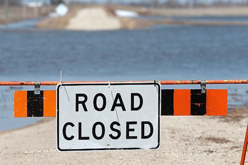 SHANNON VANRAES / WINNIPEG FREE PRESS
Overland flooding closes a road just west of Morris's primary dike on April 17, 2020.